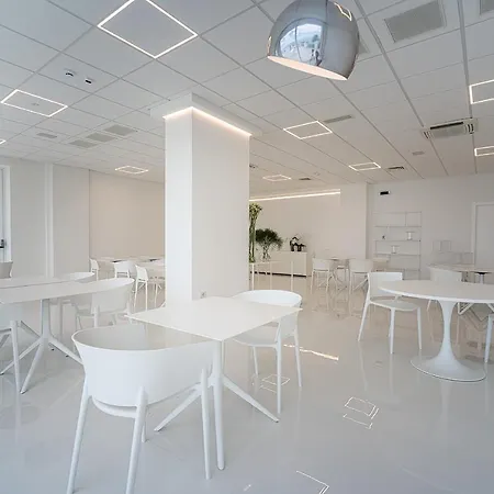 Supporter Deluxe מלון