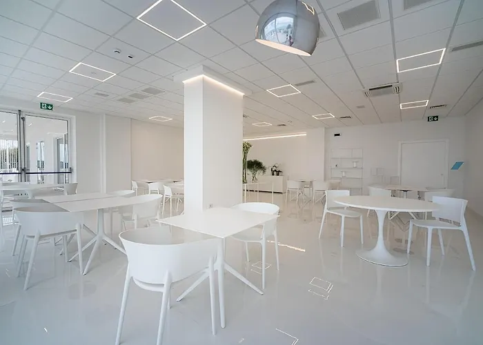 Supporter Deluxe Hotel