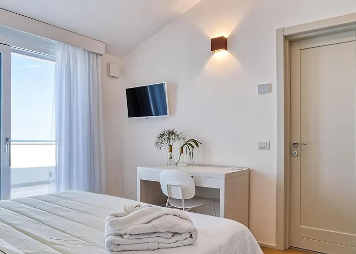 Supporter Deluxe Hotel